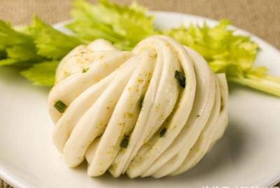 面食如此做才簡單，不發面、不用煮，比饅頭好吃，比花卷有嚼勁