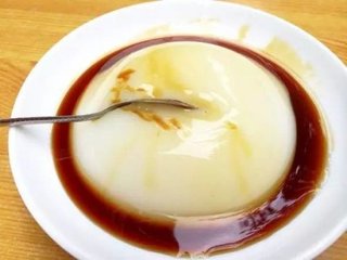 夏季天熱，在家自制特色小吃涼糕，方法簡單