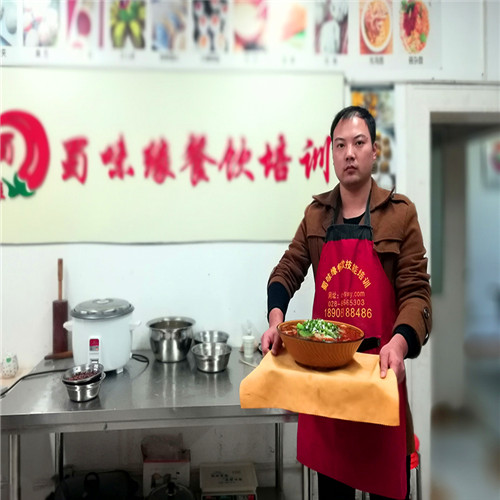 學(xué)員做麻辣燙 學(xué)員做麻辣燙
