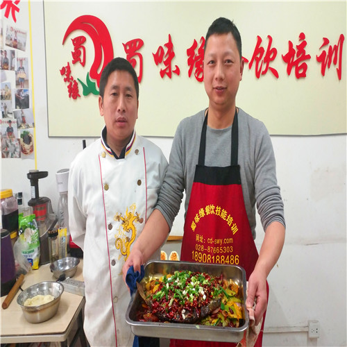 學員做烤魚 學員做烤魚