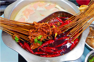 成都火鍋串串技術(shù)培訓(xùn)費(fèi)用哪里便宜？免費(fèi)開店指導(dǎo)服務(wù)