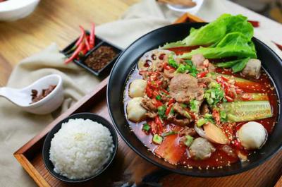 冒菜培訓(xùn)技術(shù)培訓(xùn)哪家強？教你底料的炒制