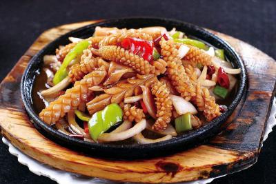 特色小吃鐵板魷魚培訓哪里專業？一年四季都盈利