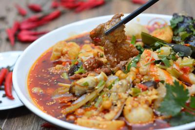 麻辣火鍋冒菜技術(shù)培訓(xùn)哪家好？蜀味緣培訓(xùn)學(xué)校