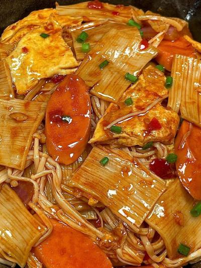 鐵板炒冷面技術培訓哪里好？蜀味緣專業教學，助您輕松創業！